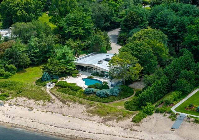 29th image of 96 Old House Ln, Port Washington, NY 11050 | MLS# 890164