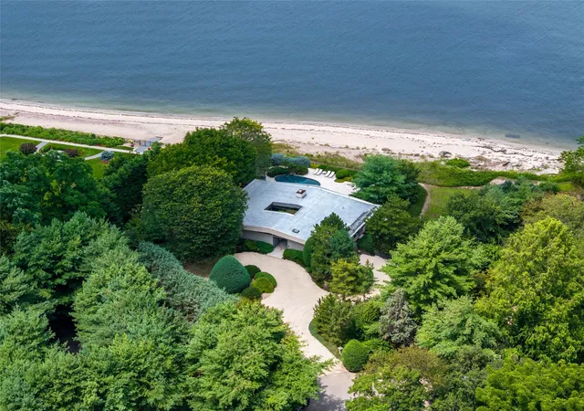 3rd image of 96 Old House Ln, Port Washington, NY 11050 | MLS# 890164