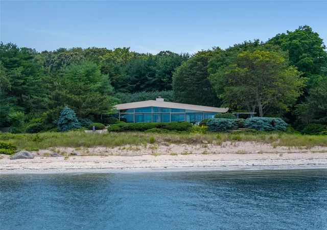 4th image of 96 Old House Ln, Port Washington, NY 11050 | MLS# 890164