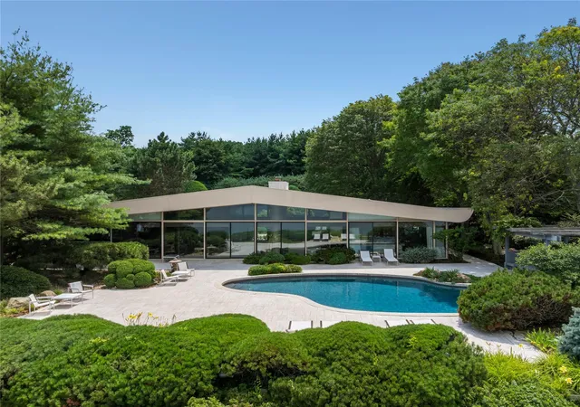 5th image of 96 Old House Ln, Port Washington, NY 11050 | MLS# 890164