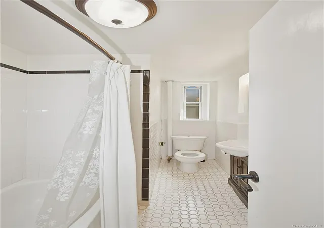 Homes for sale in Mount Vernon, NY | 60 W Broad St #1L, Mount Vernon, NY 10552 | MLS# 890550