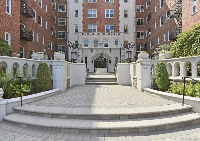 Homes for sale in Mount Vernon, NY | 60 W Broad St #1L, Mount Vernon, NY 10552 | MLS# 890550