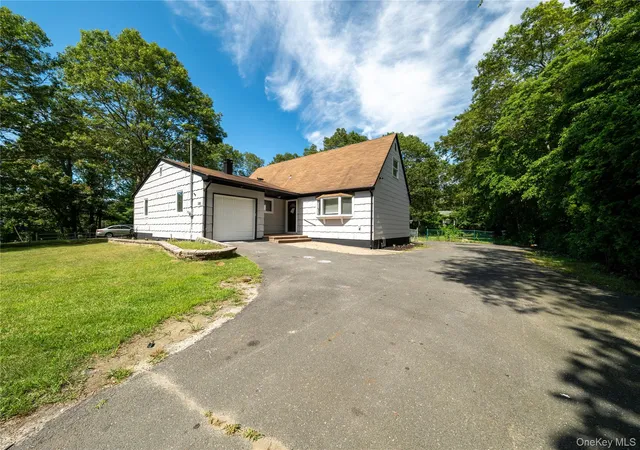 Single family home for sale at 188 W End Ave, Shirley, NY 11967 | MLS# 890627 | Listing updated on 2026-01-14