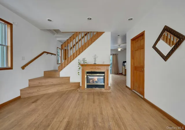 Photo 3 of House for sale at 74 Aster Pl #74, New York, NY 10465 | MLS# 890819 | Listing updated on 2026-09-02