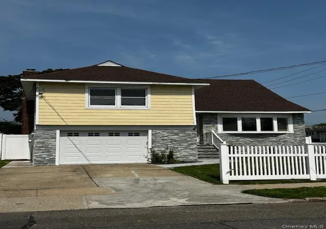 2nd image of 558 Oxford Rd, Cedarhurst, NY 11516 | MLS# 891973