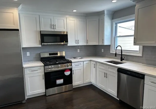 3rd image of 558 Oxford Rd, Cedarhurst, NY 11516 | MLS# 891973