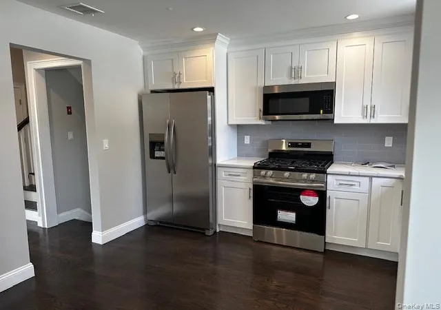 4th image of 558 Oxford Rd, Cedarhurst, NY 11516 | MLS# 891973