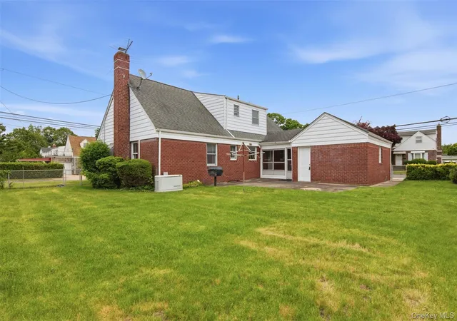 22nd image of 1001 N 4th St, New Hyde Park, NY 11040 | MLS# 892348