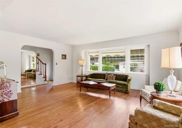 3rd image of 1001 N 4Th St, New Hyde Park, NY 11040 | MLS# 892348