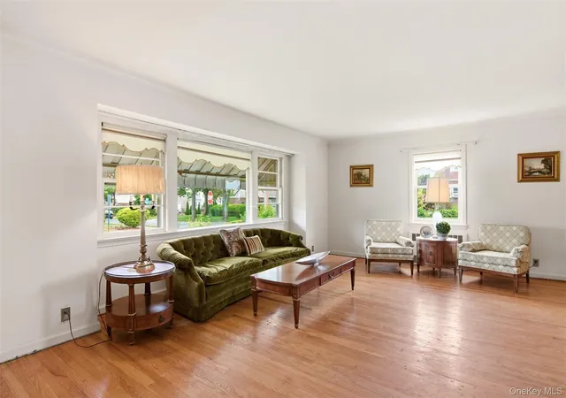 5th image of 1001 N 4Th St, New Hyde Park, NY 11040 | MLS# 892348