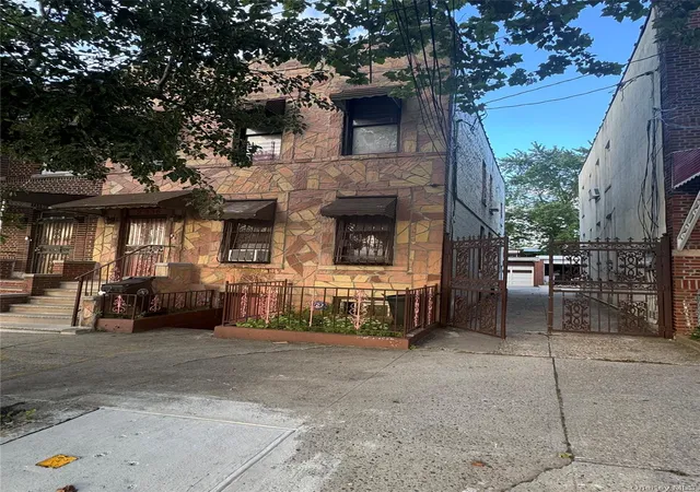 Photo 2 of Sale Pending at 2936 Hone Ave, Bronx, NY 10469 | MLS# 892551 | Listing updated on 2026-07-13