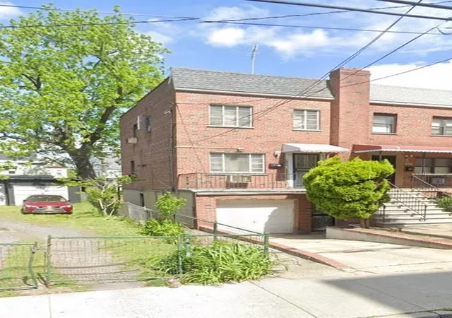 Photo 2 of Sale Pending at 4749 Richardson Ave, Bronx, NY 10470 | MLS# 893011 | Listing updated on 2025-10-15