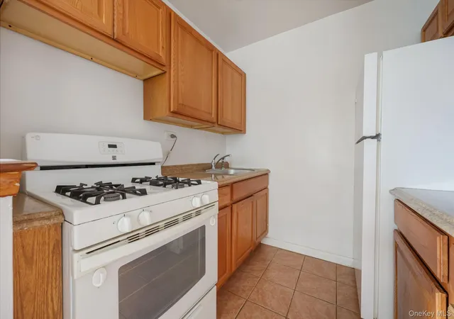 Photo 3 of Sale Pending at 3184 Grand Concourse #4J, Bronx, NY 10458 | MLS# 893123 | Listing updated on 2025-12-31