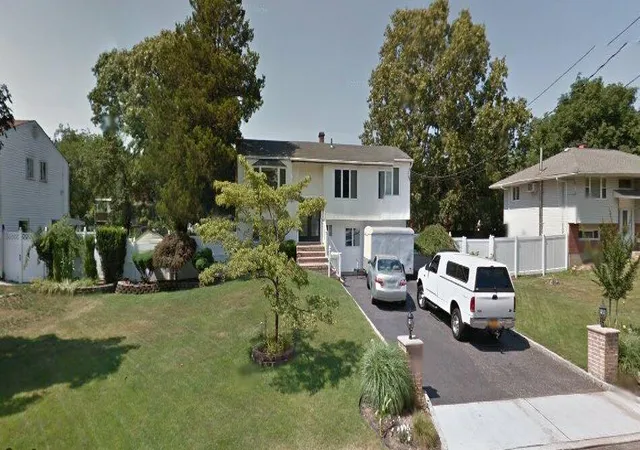 1st image of 317 Pennsylvania Ave, Bay Shore, NY 11706 | MLS# 893273