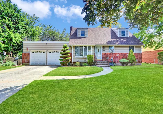 Photo 2 of Sale Pending at 181 Maple Ave, East Meadow, NY 11554 | MLS# 893305 | Listing updated on 2025-09-16