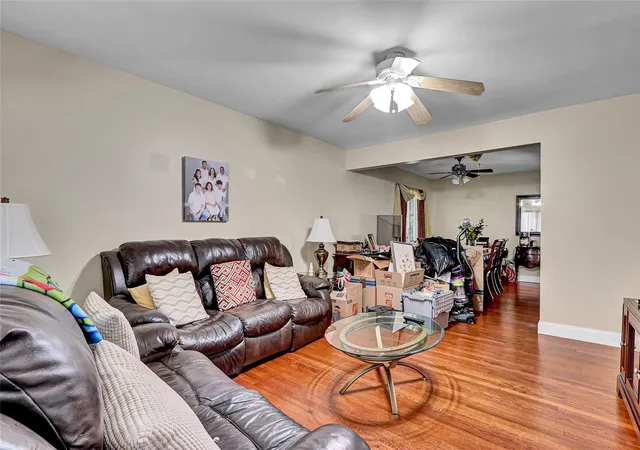 Photo 4 of Sale Pending at 181 Maple Ave, East Meadow, NY 11554 | MLS# 893305 | Listing updated on 2025-09-16