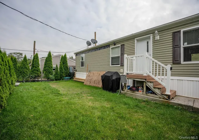 3rd image of 1795 Osborn Ave #54, Riverhead, NY 11901 | MLS# 893390