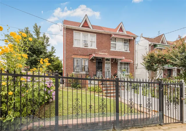 Photo 2 of Sale Pending at 4101 Paulding Ave, New York, NY 10466 | MLS# 893710 | Listing updated on 2026-08-18