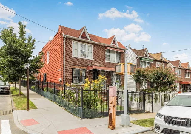Photo 3 of Sale Pending at 4101 Paulding Ave, New York, NY 10466 | MLS# 893710 | Listing updated on 2026-08-18