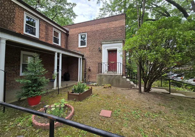 4th image of The Village at Parkway, New York, NY 11432