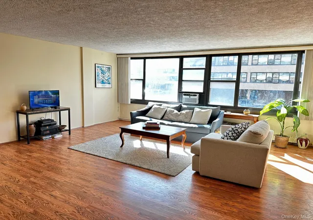 Photo 2 of Condo for sale at 162 30 Powells Cvs Blvd #2D, Whitestone, NY 11357 | MLS# 893754 | Listing updated on 2026-08-11