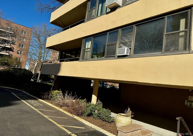 Photo 3 of Condo for sale at 162 30 Powells Cvs Blvd #2D, Whitestone, NY 11357 | MLS# 893754 | Listing updated on 2026-08-11