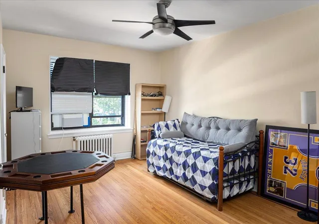 2nd image of 141 Wyckoff Pl, Hempstead, NY 11598