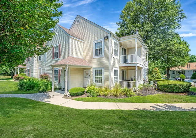 Photo 1 of Condo for sale at 282 Fairview Cir, Middle Island, NY 11953 | MLS# 894273 | Listing updated on 2025-08-20