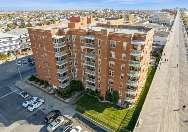 2nd image of 560 W Broadway, Long Beach, NY 11561
