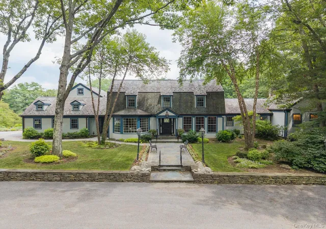 1st image of 4 Clock Tower Ln, Old Westbury, NY 11568 | MLS# 894364