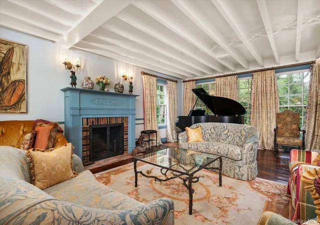 2nd image of 4 Clock Tower Ln, Old Westbury, NY 11568 | MLS# 894364