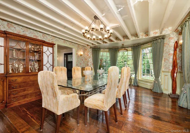 3rd image of 4 Clock Tower Ln, Old Westbury, NY 11568 | MLS# 894364