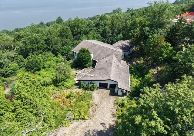 Photo 3 of Single family home for sale at 9 Tweed Blvd, Orangetown, NY 10960 | MLS# 894382 | Listing updated on 2026-09-05