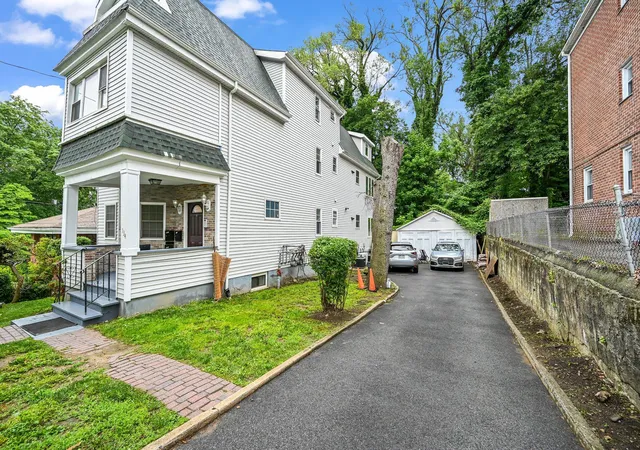 Photo 3 of Sale Pending at 134 Haven Ave, Mount Vernon, NY 10553 | MLS# 894505 | Listing updated on 2025-10-24