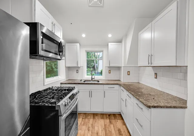 Listing Photo 5 - Condo for sale in building located at 134 Hvn Ave, Mount Vernon, NY 10553