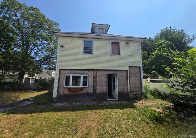 3rd image of 31 Union Ave, Patchogue, NY 11772 | MLS# 894566