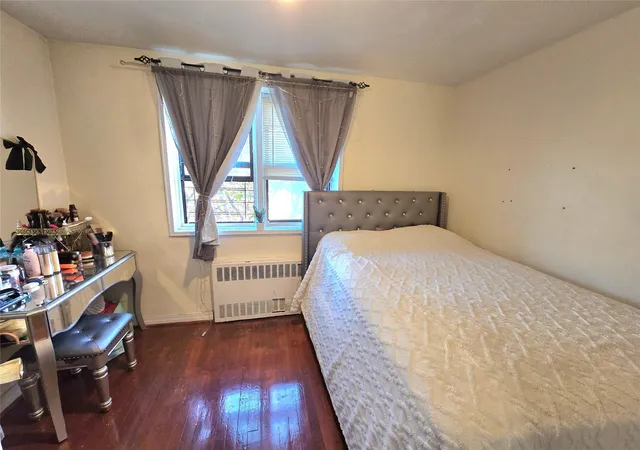 2nd image of 131-11 Kew Gdns Rd, New York, NY 11418