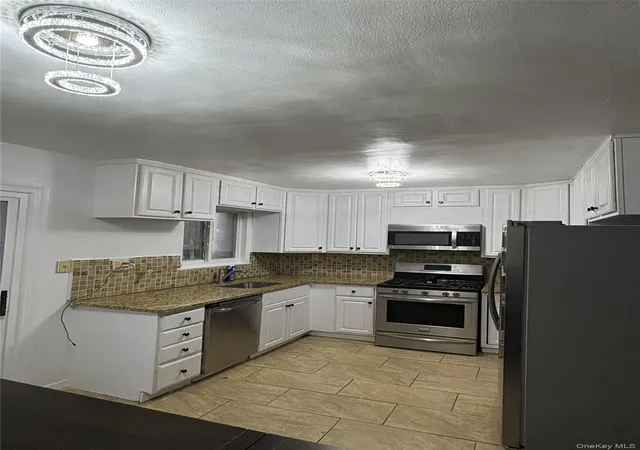 Photo 4 of House for sale at 269 Balcom Ave, Bronx, NY 10465 | MLS# 895080 | Listing updated on 2026-10-13
