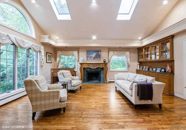 Photo 3 of Single family home for sale at 835 Barberry Ln, Woodmere, NY 11598 | MLS# 895190 | Listing updated on 2026-07-02