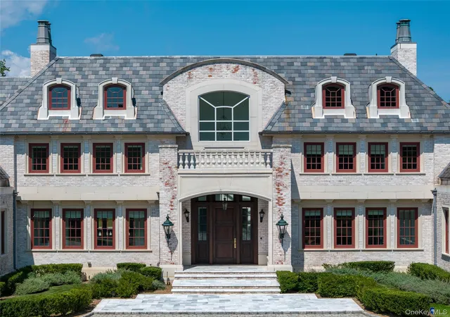 Photo 4 of Single family home for sale at 9 Hicks Ln, Port Washington, NY 11050 | MLS# 895575 | Listing updated on 2026-07-14