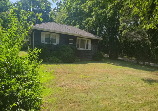 Photo 1 of Sale Pending at 129 David Whites Ln, Southampton, NY 11968 | MLS# 895644 | Listing updated on 2025-09-24