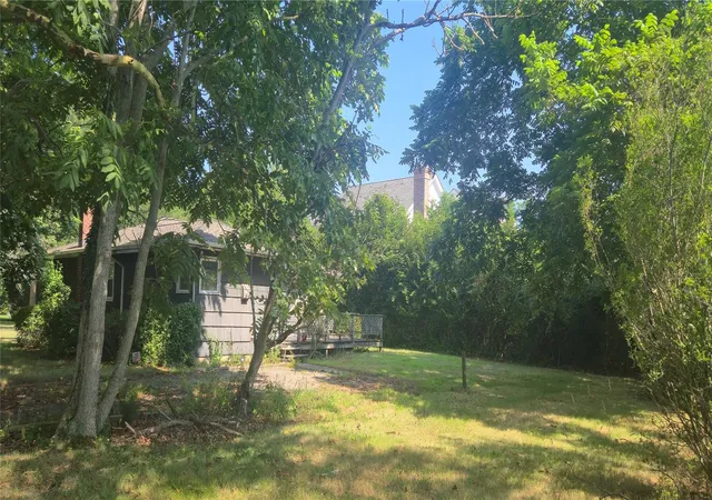 Photo 2 of Sale Pending at 129 David Whites Ln, Southampton, NY 11968 | MLS# 895644 | Listing updated on 2025-09-24