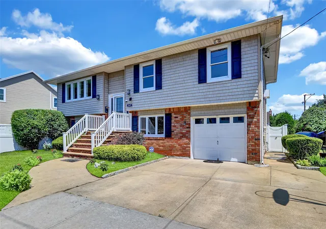 2nd image of 2327 Mattituck Ave, Oyster Bay, NY 11783 | MLS# 895885