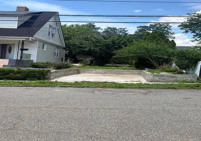 3rd image of 9 Roanoke St, Yonkers, NY 10710 | MLS# 896686