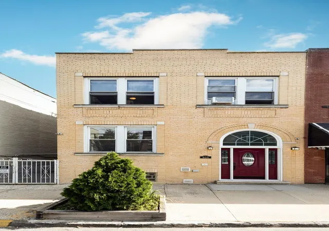 1st image of 825 E 230th St, New York, NY 10466 | MLS# 896770