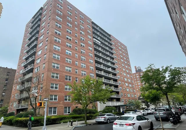 3rd image of 16010 89Th Ave, New York, NY 11432