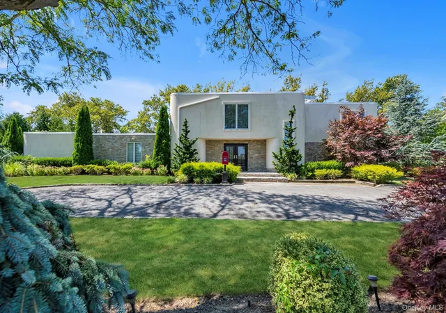 Single family home for sale at 10 Macy Dr, Hewlett, NY 11557 | MLS# 896940
