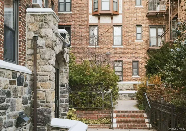 1st image of 160 15 Powells Cove Blvd #A304, Whitestone, NY 11357 | MLS# 897183