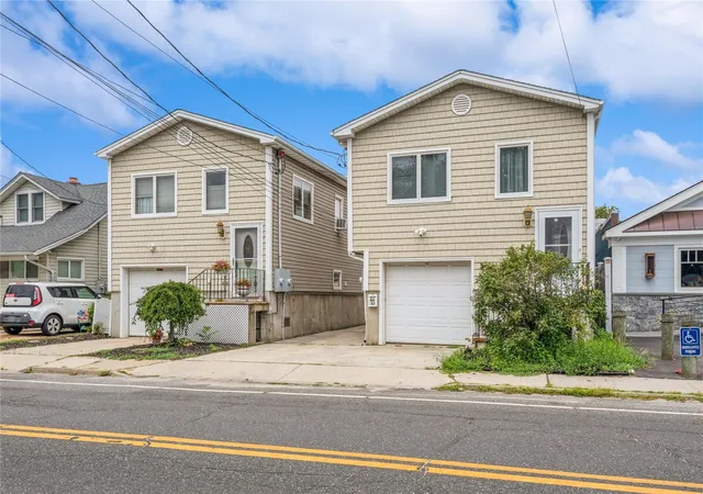 Photo 1 of Single family home for sale at 347 Bayville Ave, Bayville, NY 11709 | MLS# 897325 | Listing updated on 2026-04-15