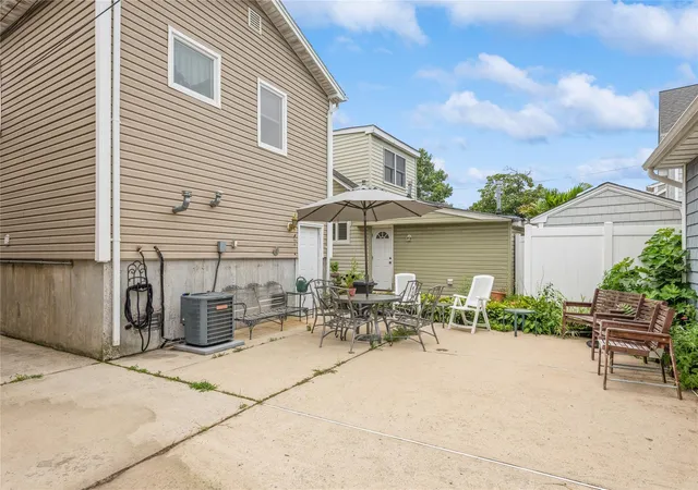 Photo 3 of Single family home for sale at 347 Bayville Ave, Bayville, NY 11709 | MLS# 897325 | Listing updated on 2026-04-15